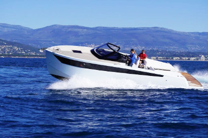 LUXIA 375 MONACO: one hundred miles aboard an incredible sport coupé